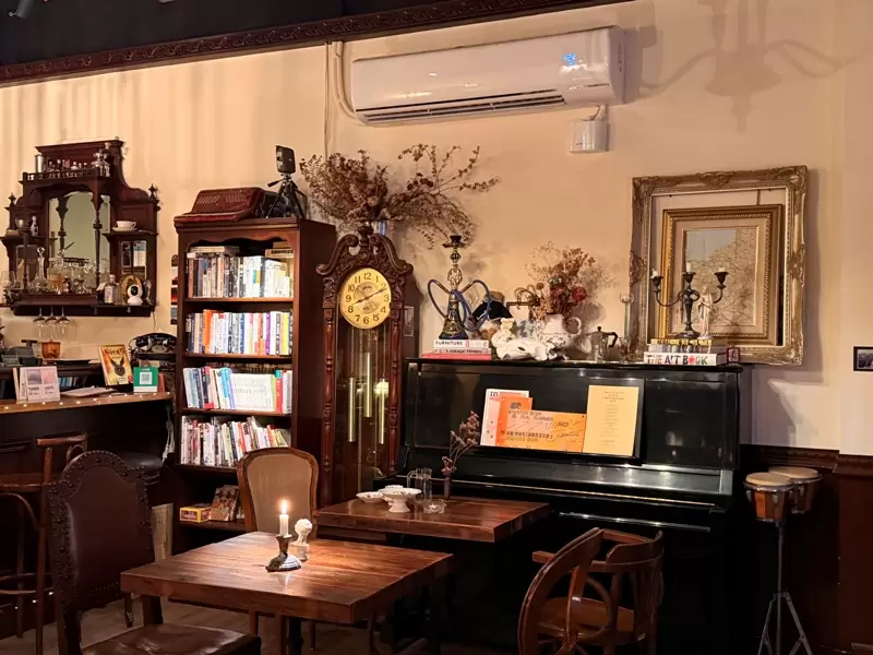 threelarvae09 林口-參支蟲咖啡 宮廷古典安靜又神秘