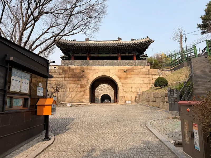 baiyuemt0102 Seoul-鐘路漫步路之登白岳山 一路彰義門/白岳山/青雲台到三清洞