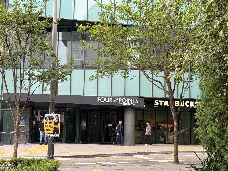 Myeongdong-Four Points by Sheraton簡單商務 + 熟成到 香酥Q彈五花豬