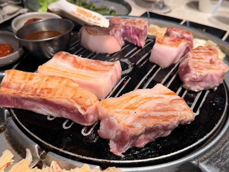 4Pmingdong0121 Myeongdong-Four Points by Sheraton簡單商務 + 熟成到 香酥Q彈五花豬