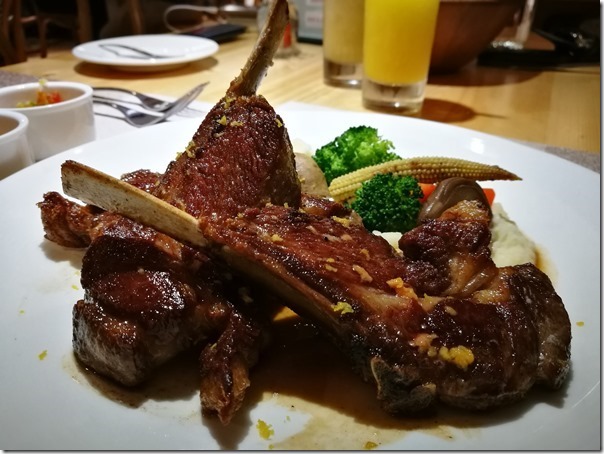 IMG_20160826_204356_thumb-1 竹北-Pokaa葛瑪蘭來的戰斧豬排 也太多汁好吃了吧