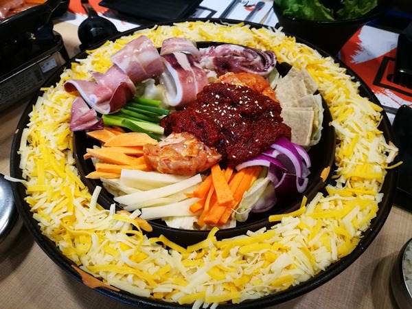 Omaya13 頭份-OMAYA春川炒雞 韓式醬料怎麼搭都好吃 果真大人氣