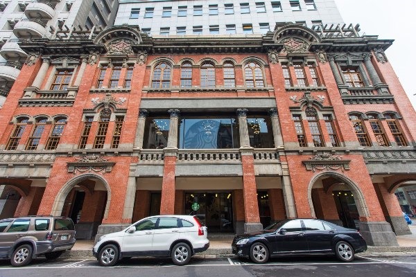 大同-古蹟遇到星巴克 大稻埕鳳梨大王的家 星巴克保安門市