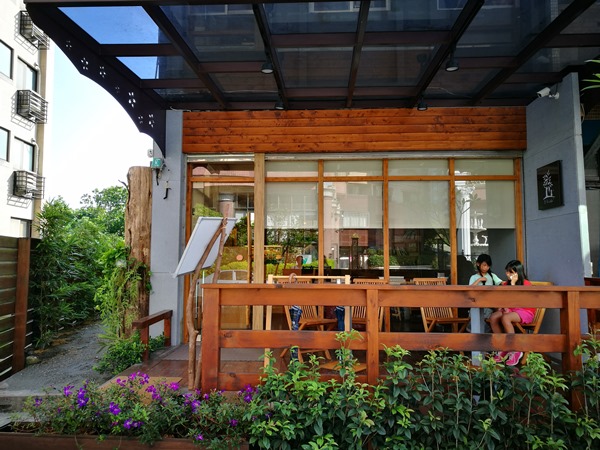 lihaicafe02 礁溪-里海咖啡 原來這裡紅的不是咖啡是鮮魚料理啊!!